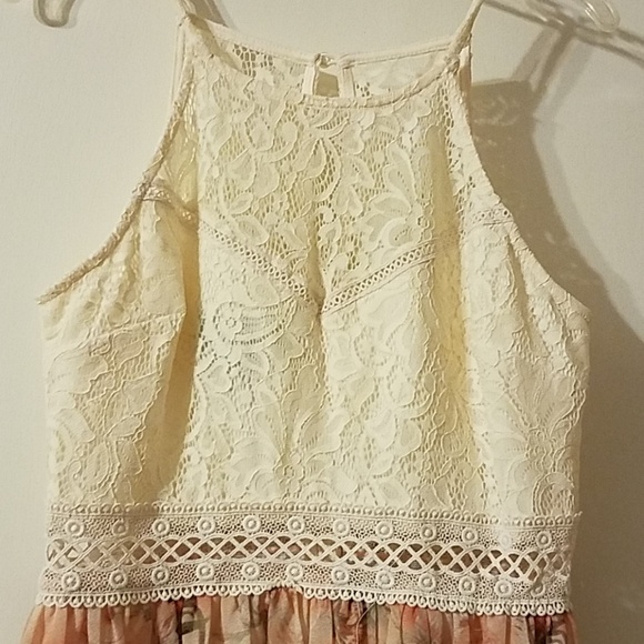 Floral and lace dress**FINAL SALE** - Picture 2 of 3